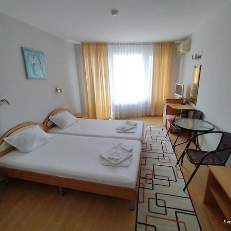Family Hotel Coral Sozopol Extérieur photo