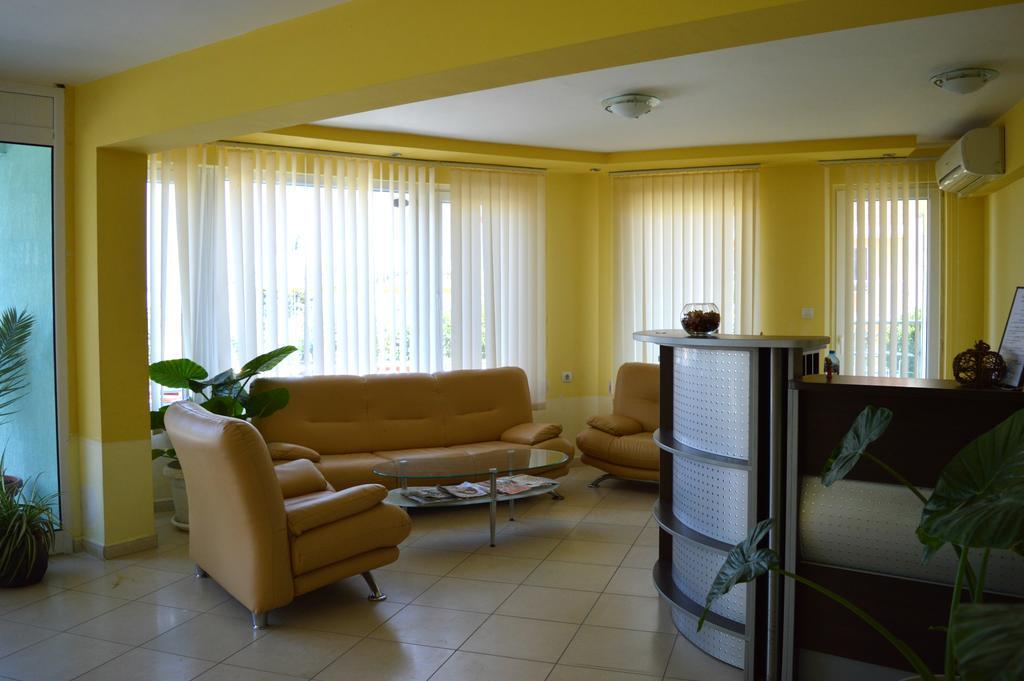 Family Hotel Coral Sozopol Extérieur photo