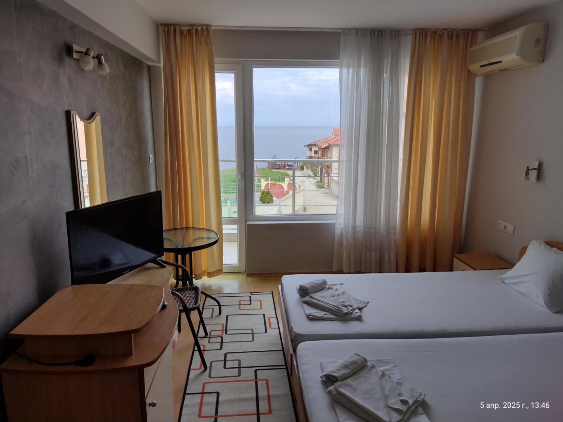 Family Hotel Coral Sozopol Extérieur photo