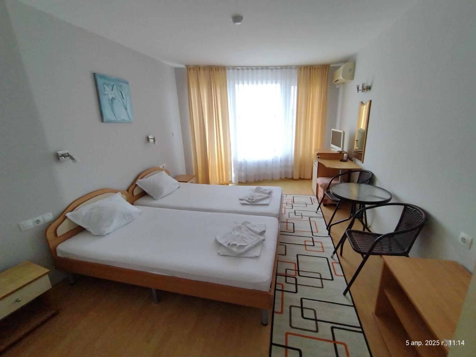 Family Hotel Coral Sozopol Extérieur photo